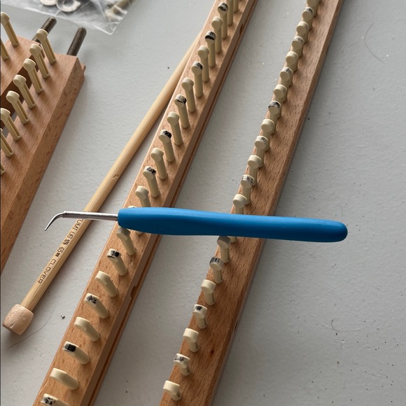 Kb 28” Wooden Knitting Loom Set with Tools - Picture 4 of 10